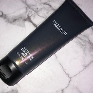 Mac charcoal mask - new